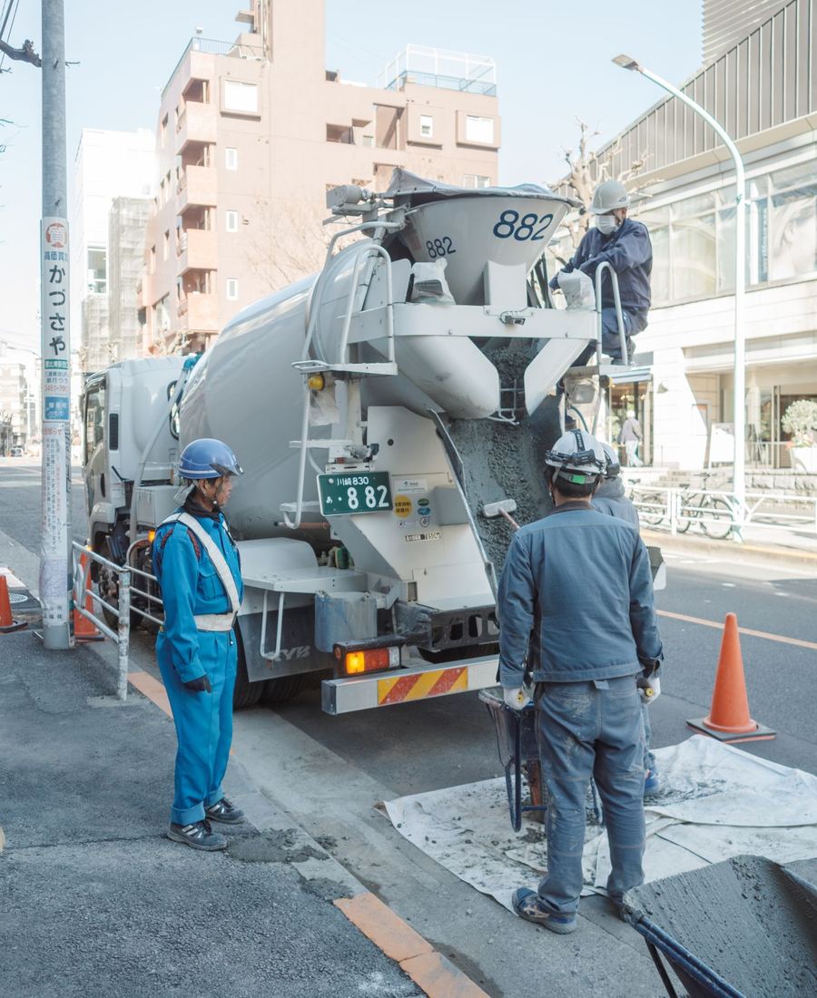 現場で作業するスタッフ（イメージ）